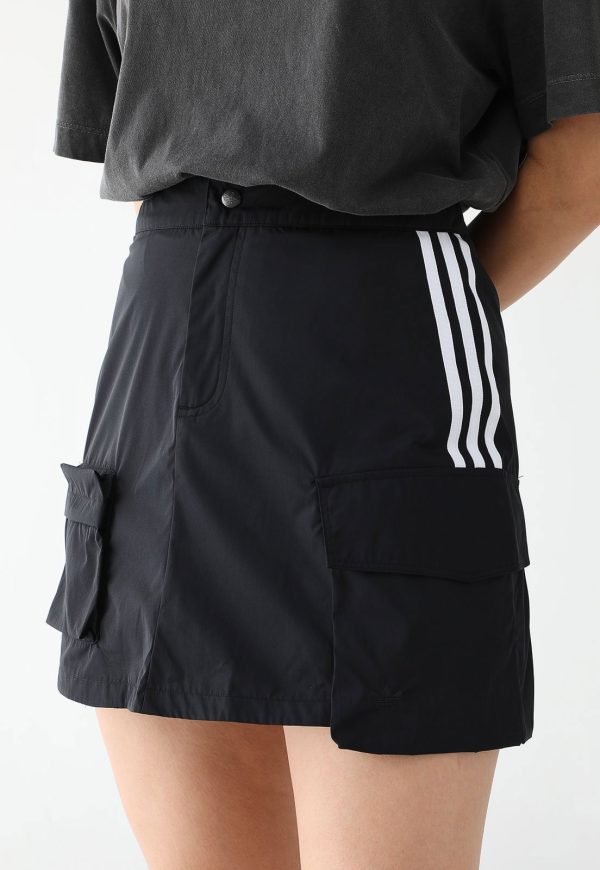 Saia adidas Originals Curta Cargo Preta